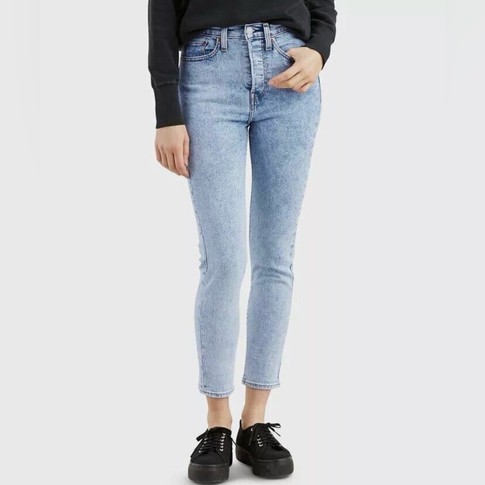 Levi’s wedgie skinny high rise light blue jeans